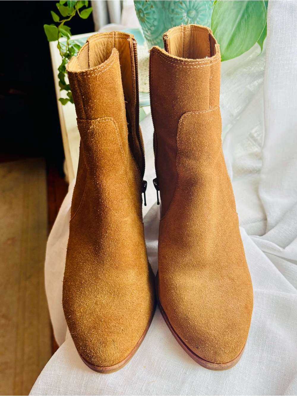 Soludos Leather Ankle Boots Tan Suede Block Heel Size 7.5 Minimal Classic